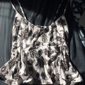 Crop tank top, perfect for any occasion.